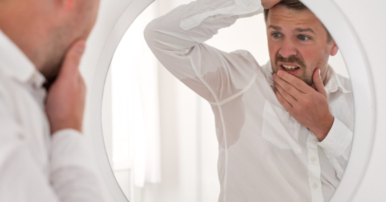 yellow-stains-under-the-armpits.webp